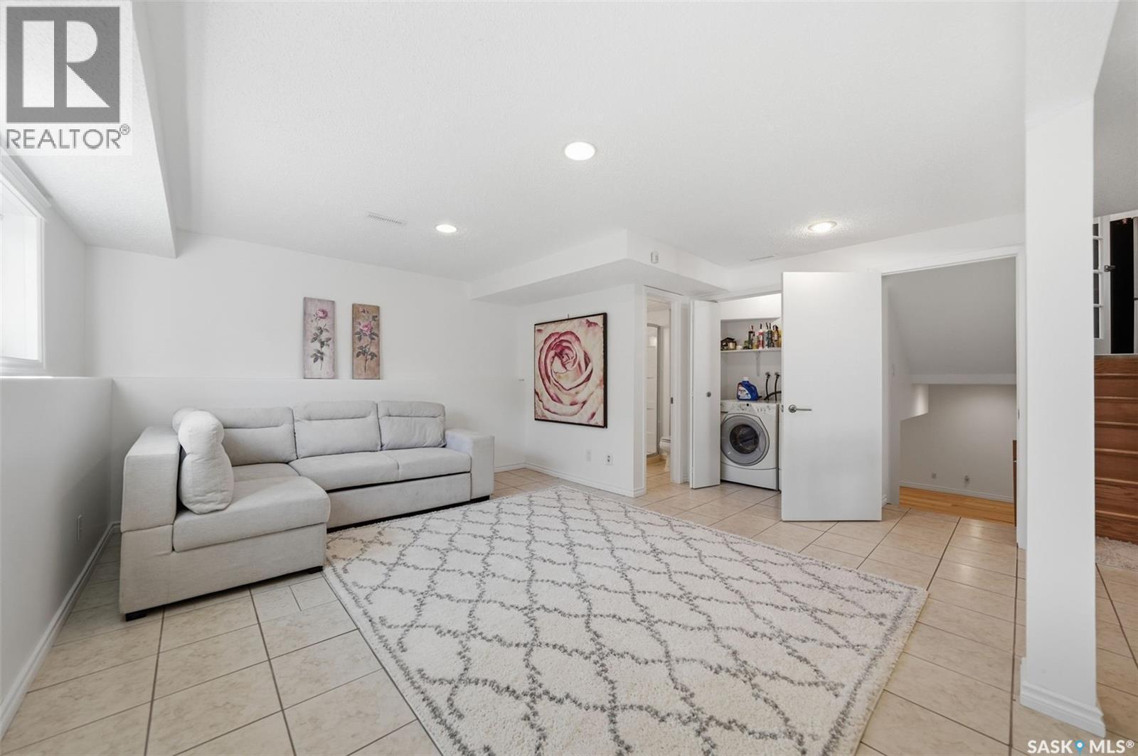 62 Chomyn Crescent, Saskatoon, SK