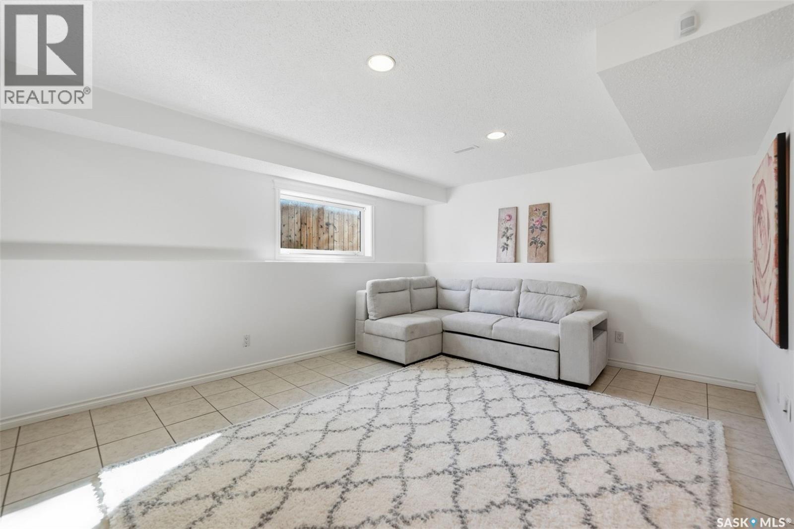 62 Chomyn Crescent, Saskatoon, SK