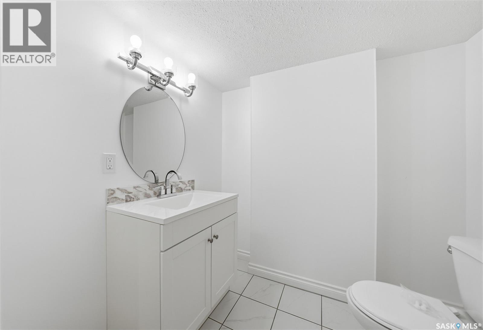 62 Chomyn Crescent, Saskatoon, SK