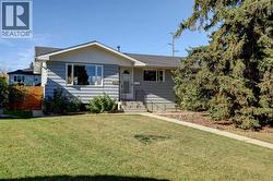 4827 Montana Drive NW  Calgary, AB T3B 1G3