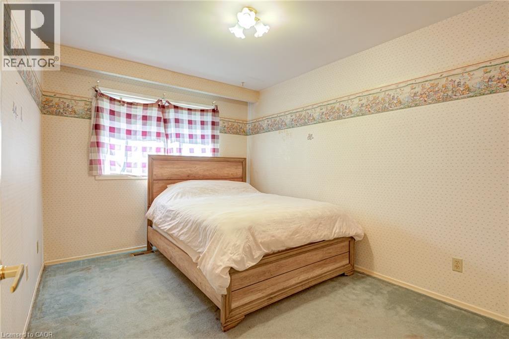 Recessed window with natural light and wall-to-wall carpeting - 8 Bonnylyn Drive, Kitchener, ON