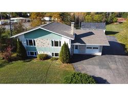 92 du Pêcheur N ST Lamèque, NB E8T 1J6