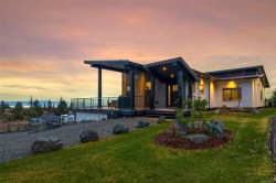 1704 Warn Way Qualicum Beach, BC V9K 2S3