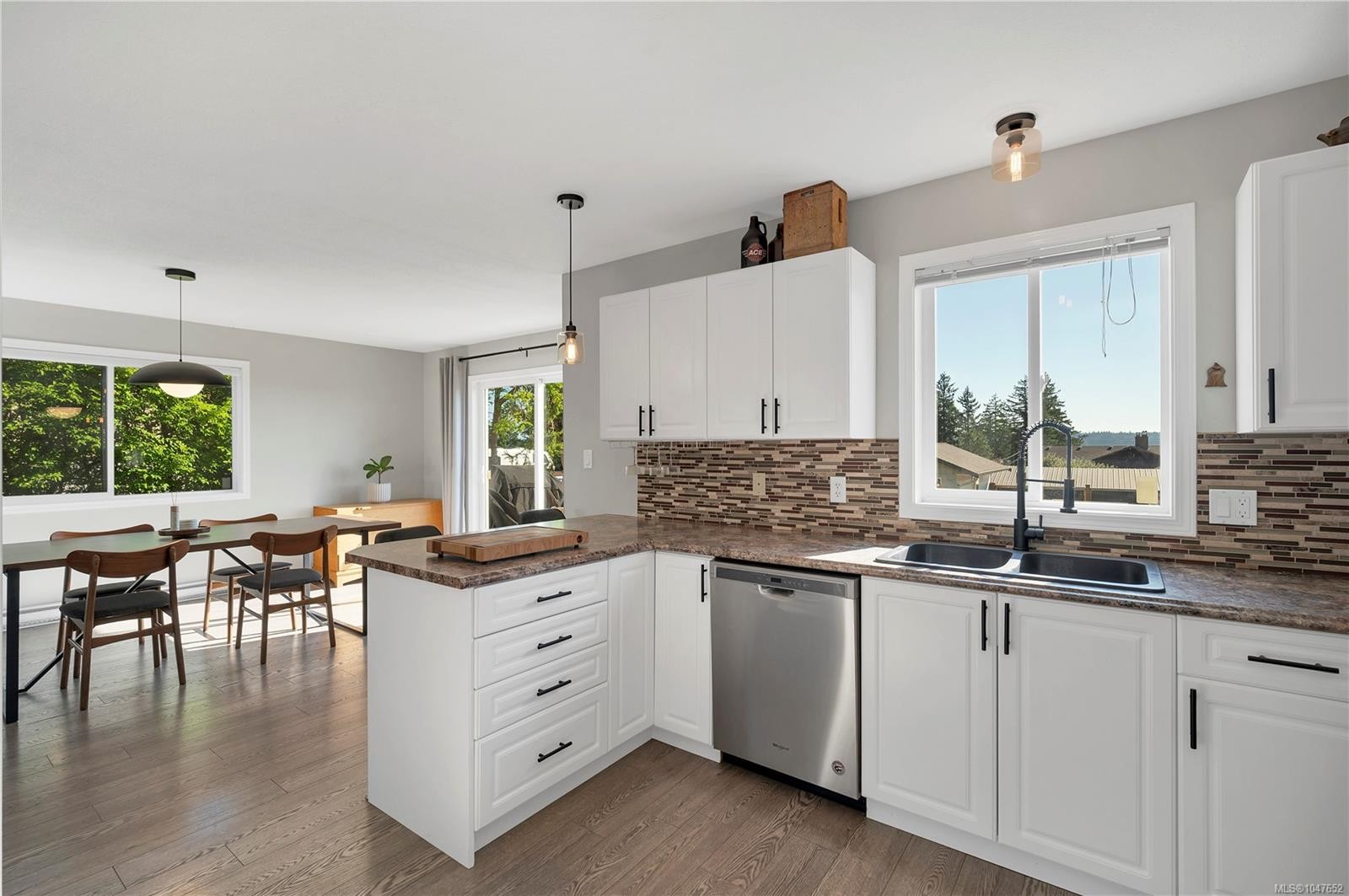 #A-331 Mclean St, Campbell River, BC - Indoor Photo Showing Kitchen With Stainless Steel Kitchen With Double Sink With Upgraded Kitchen