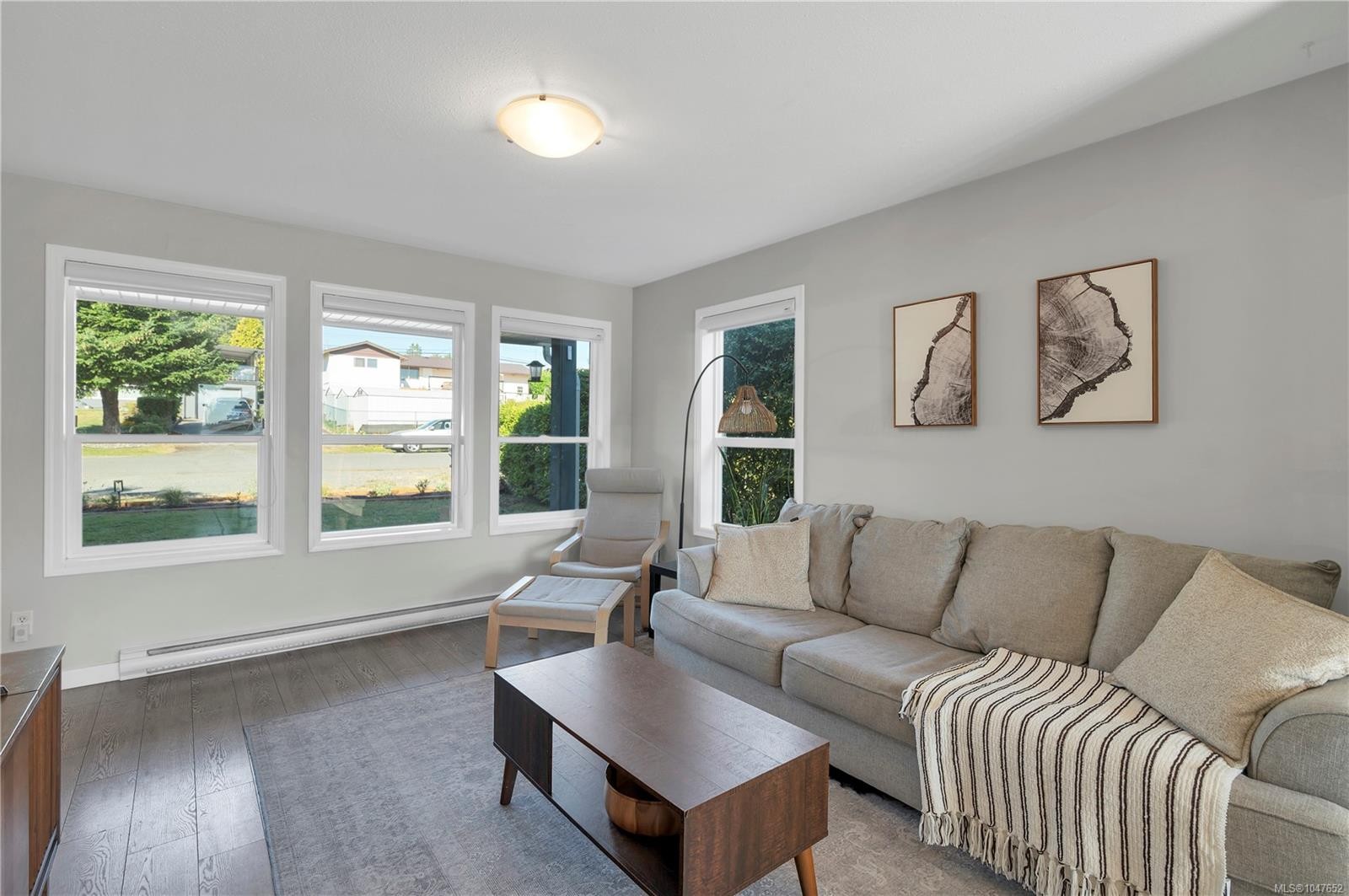 #A-331 Mclean St, Campbell River, BC - Indoor Photo Showing Living Room