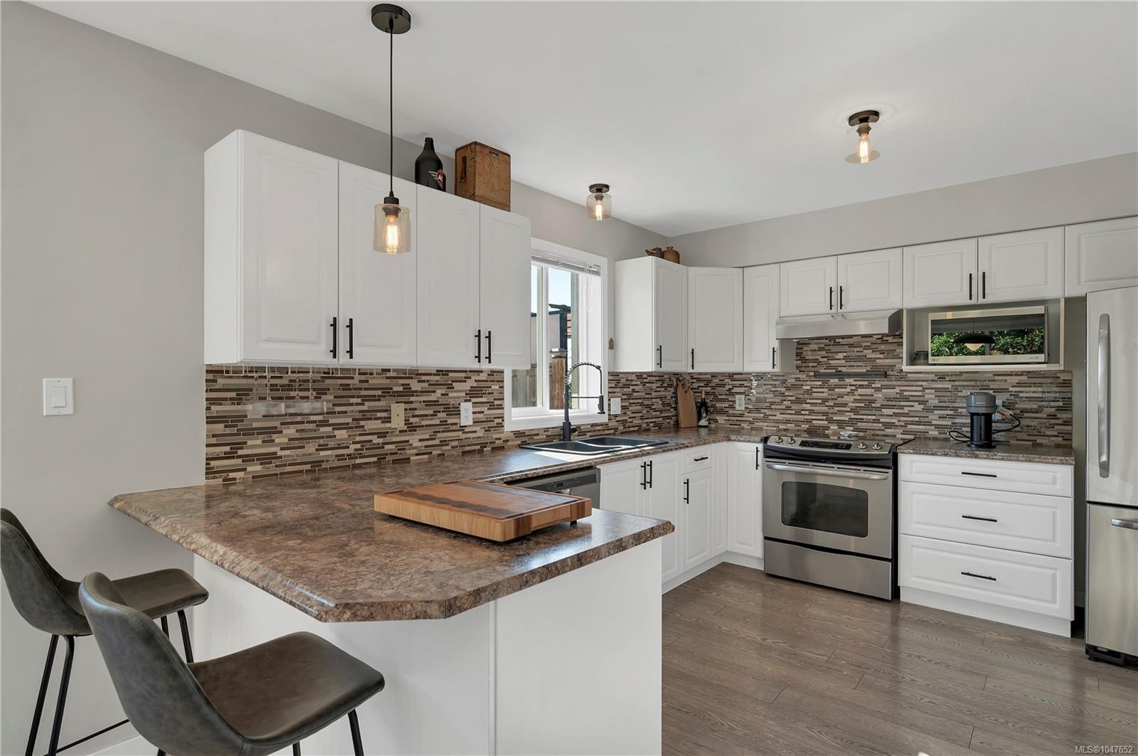 #A-331 Mclean St, Campbell River, BC - Indoor Photo Showing Kitchen With Stainless Steel Kitchen With Double Sink With Upgraded Kitchen