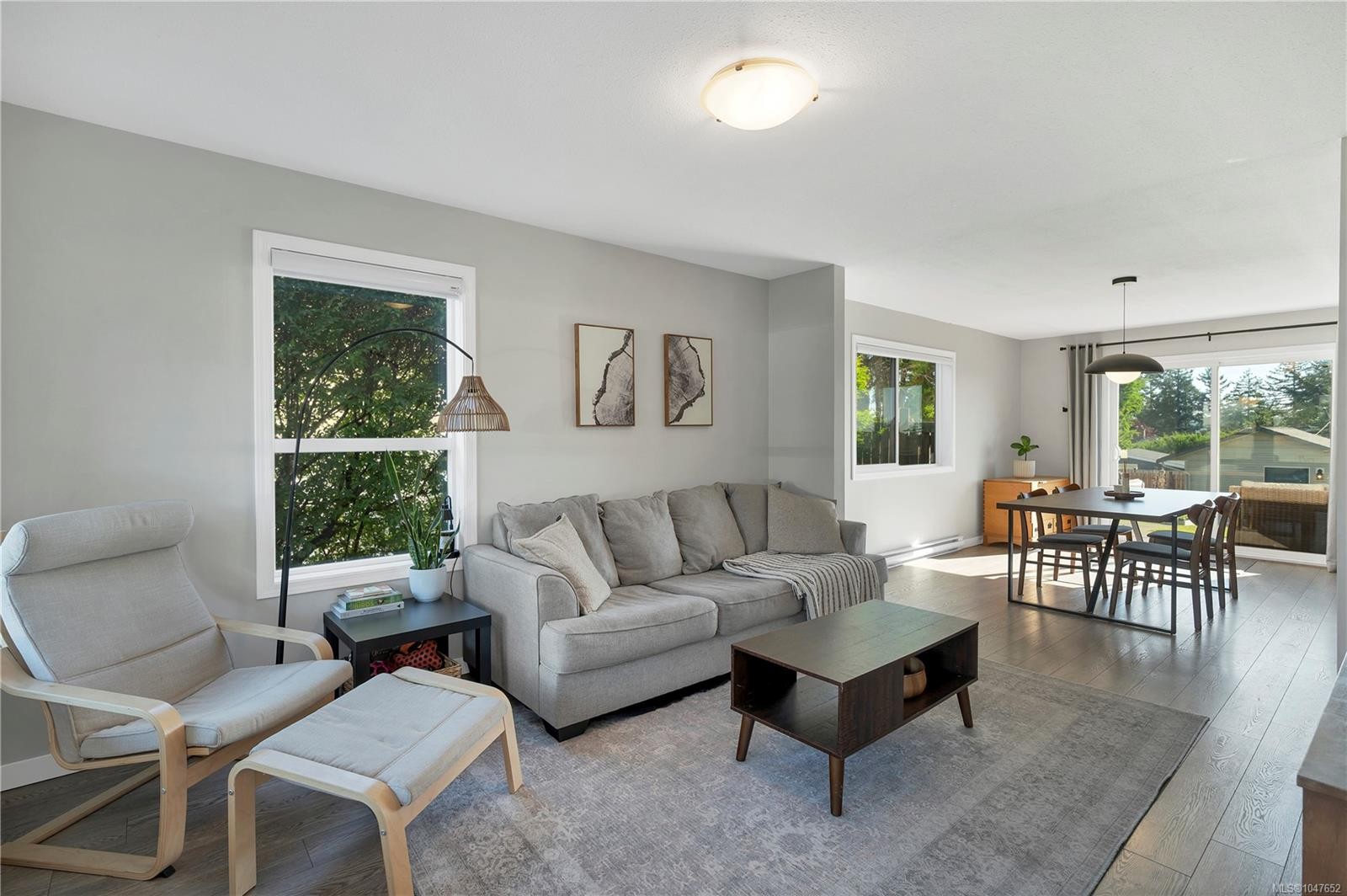 #A-331 Mclean St, Campbell River, BC - Indoor Photo Showing Living Room
