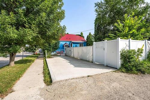 714 Henderson Hwy, Winnipeg, MB - Outdoor