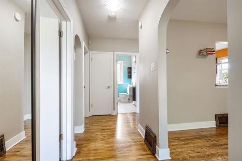714 Henderson Hwy, Winnipeg, MB - Indoor Photo Showing Other Room