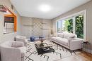 714 Henderson Hwy, Winnipeg, MB  - Indoor Photo Showing Living Room 