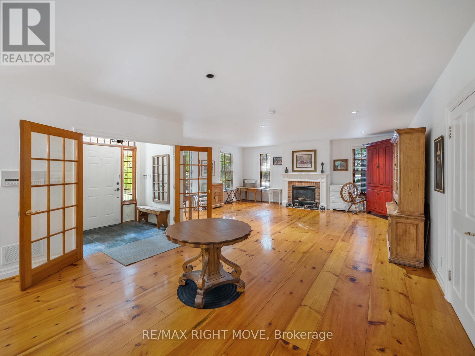 7135 Pond Street, Mississauga, ON - Indoor With Fireplace