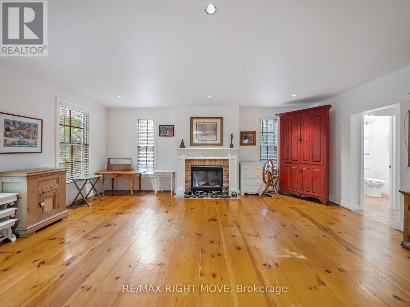 7135 Pond Street, Mississauga, ON - Indoor Photo Showing Living Room With Fireplace