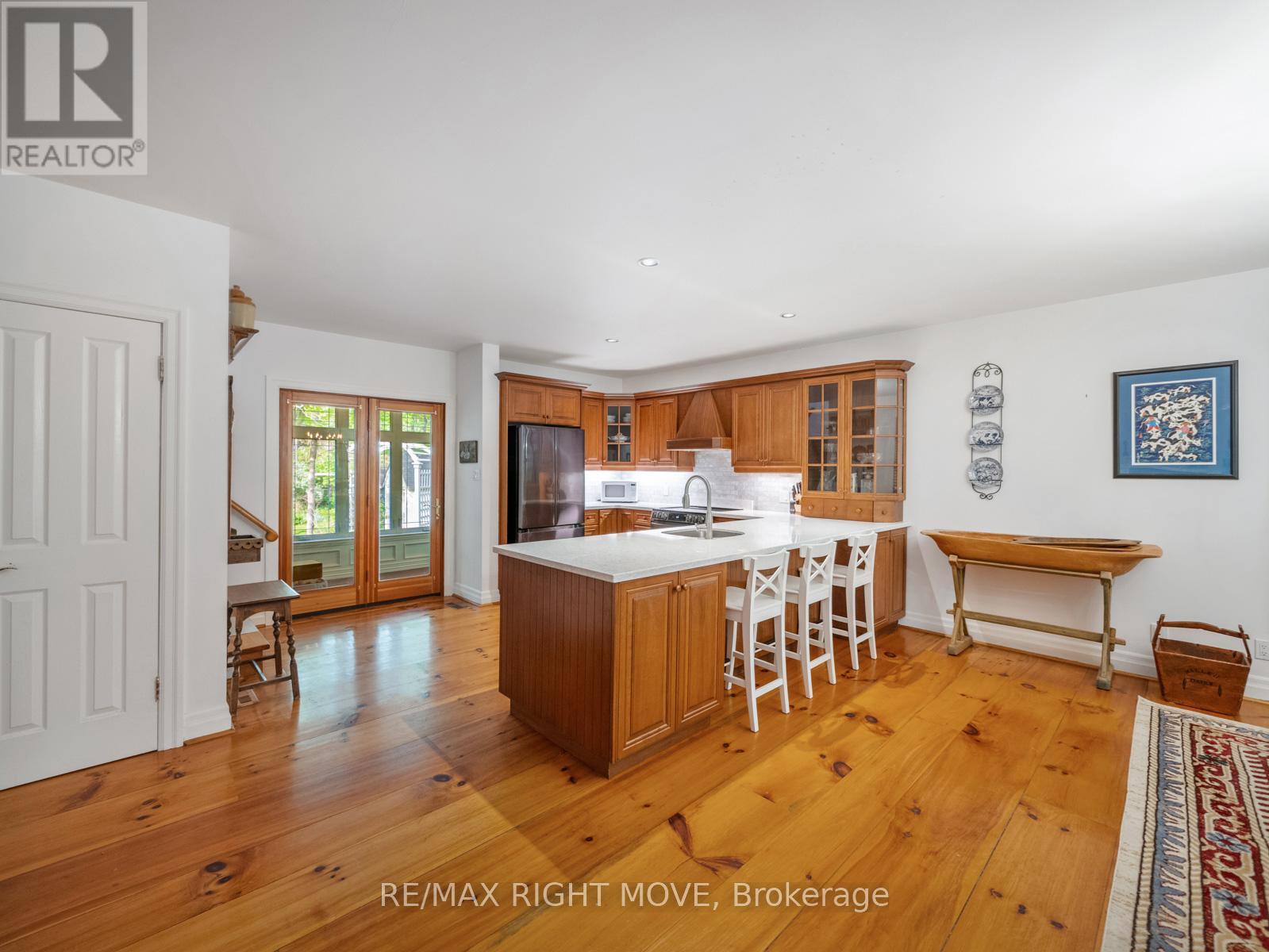 7135 Pond Street, Mississauga, ON - Indoor