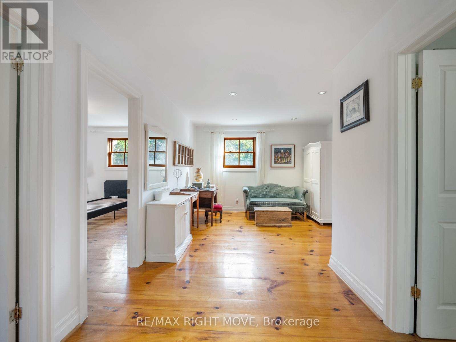 7135 Pond Street, Mississauga, ON - Indoor