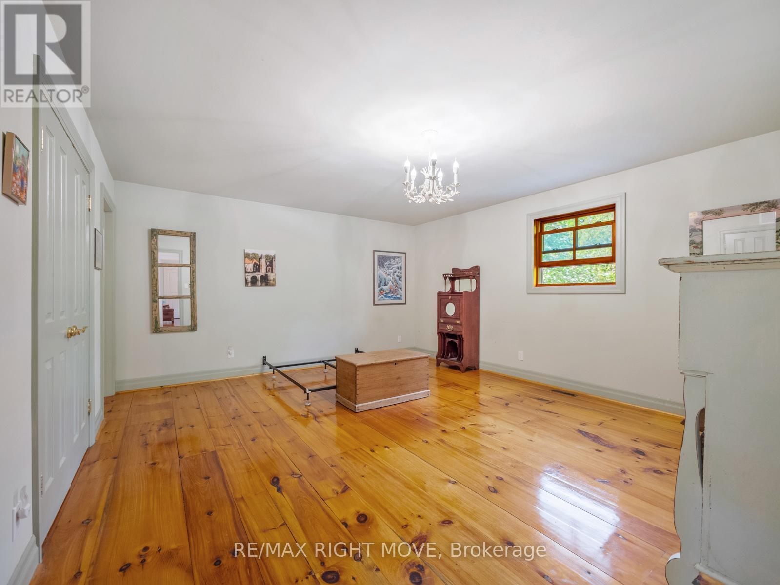 7135 Pond Street, Mississauga, ON - Indoor Photo Showing Other Room