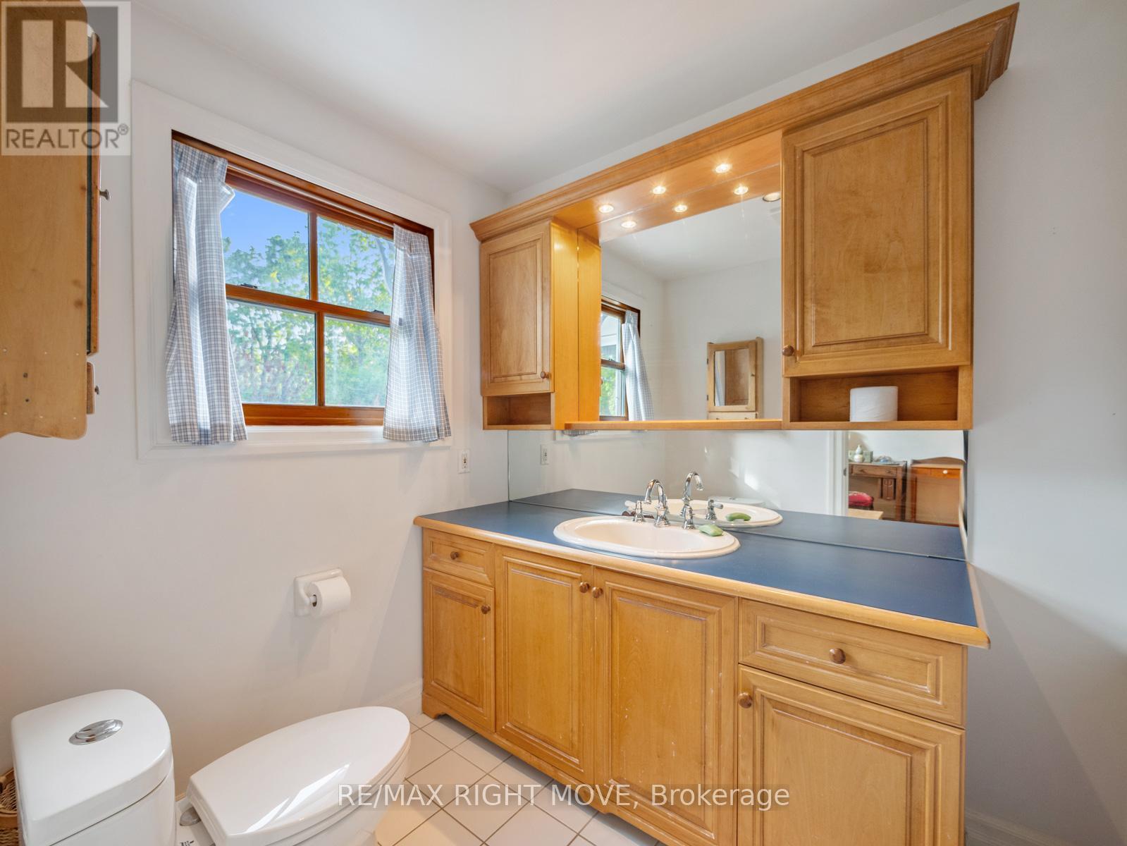 7135 Pond Street, Mississauga, ON - Indoor Photo Showing Bathroom