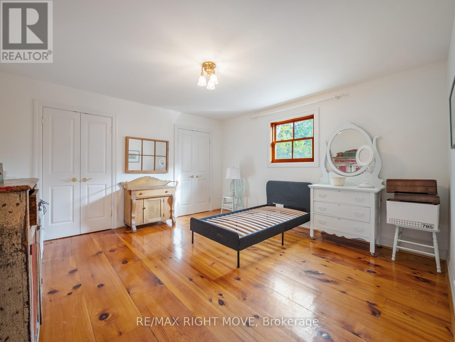 7135 Pond Street, Mississauga, ON - Indoor