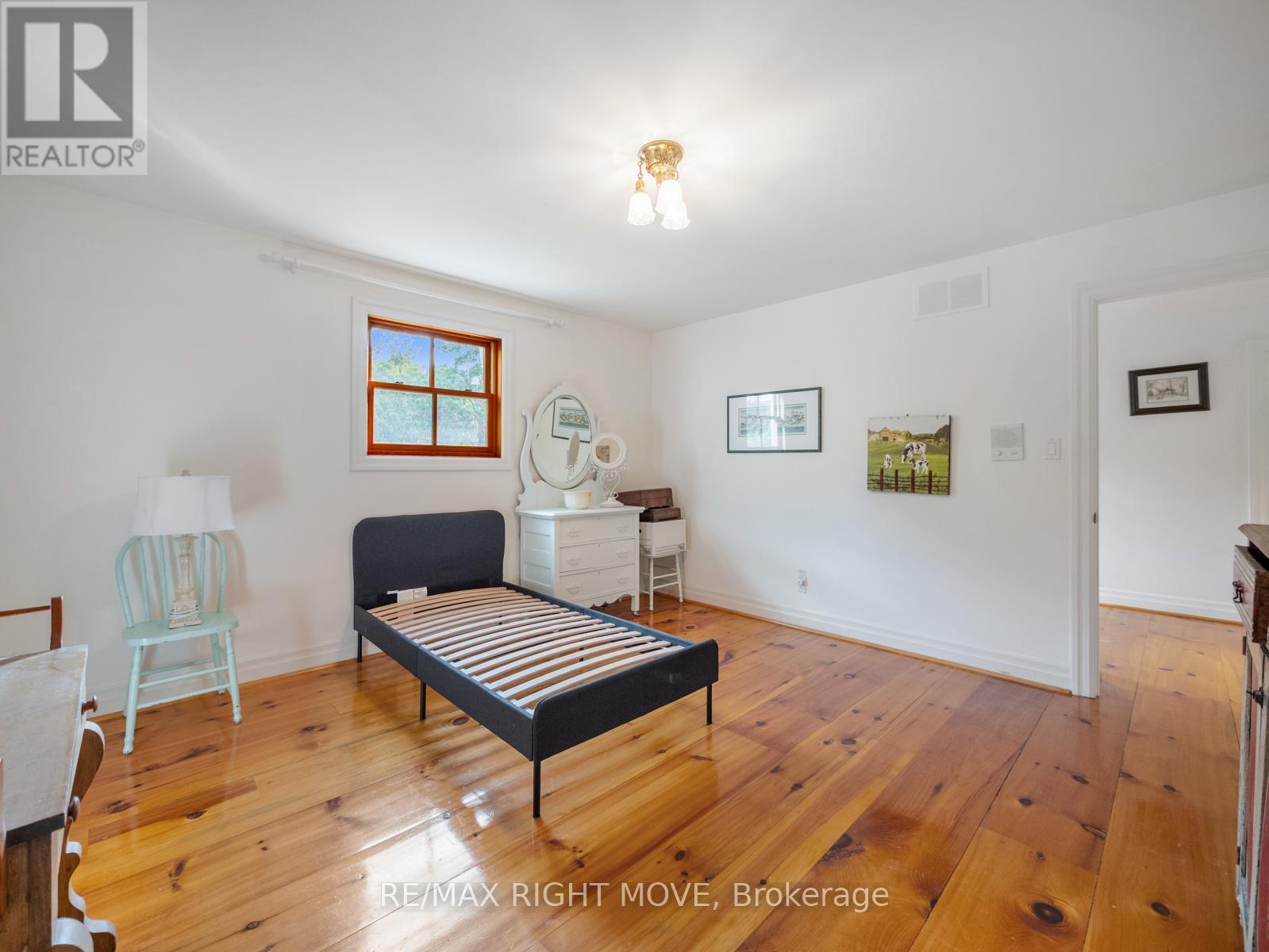 7135 Pond Street, Mississauga, ON - Indoor Photo Showing Bedroom
