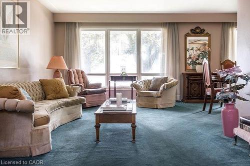14 Woodside Drive, Hamilton, ON - Indoor Photo Showing Living Room