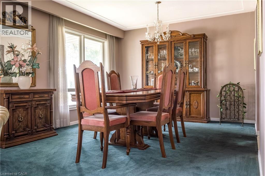 14 Woodside Drive, Hamilton, ON - Indoor Photo Showing Dining Room