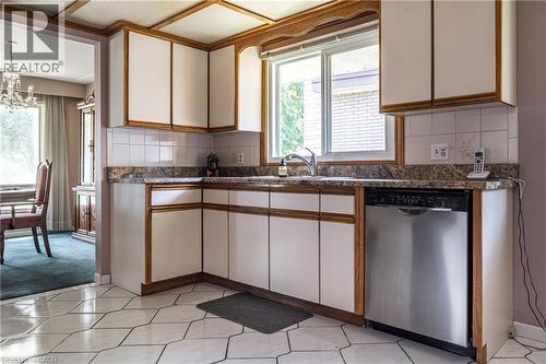 14 Woodside Drive, Hamilton, ON - Indoor Photo Showing Kitchen