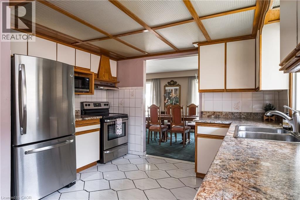 14 Woodside Drive, Hamilton, ON - Indoor Photo Showing Kitchen With Double Sink