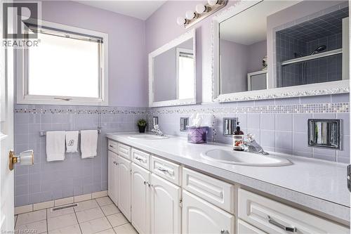 14 Woodside Drive, Hamilton, ON - Indoor Photo Showing Bathroom
