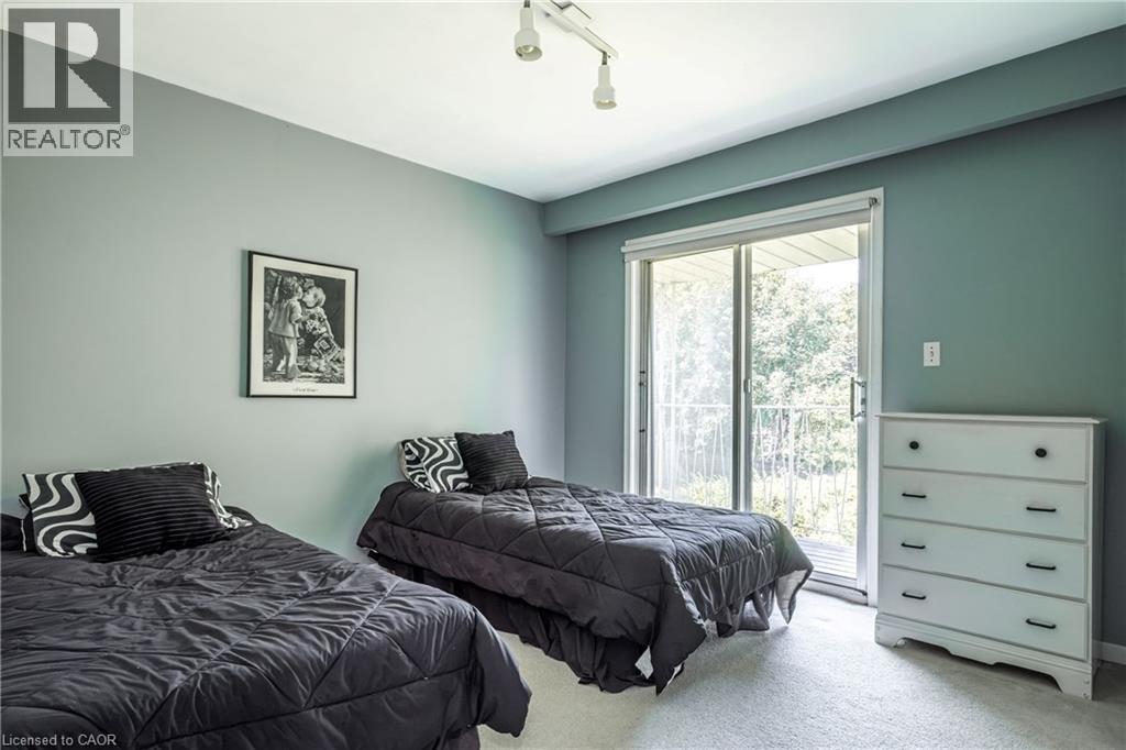 14 Woodside Drive, Hamilton, ON - Indoor Photo Showing Bedroom