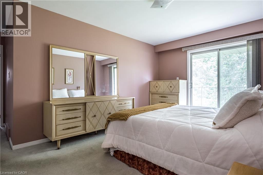 14 Woodside Drive, Hamilton, ON - Indoor Photo Showing Bedroom