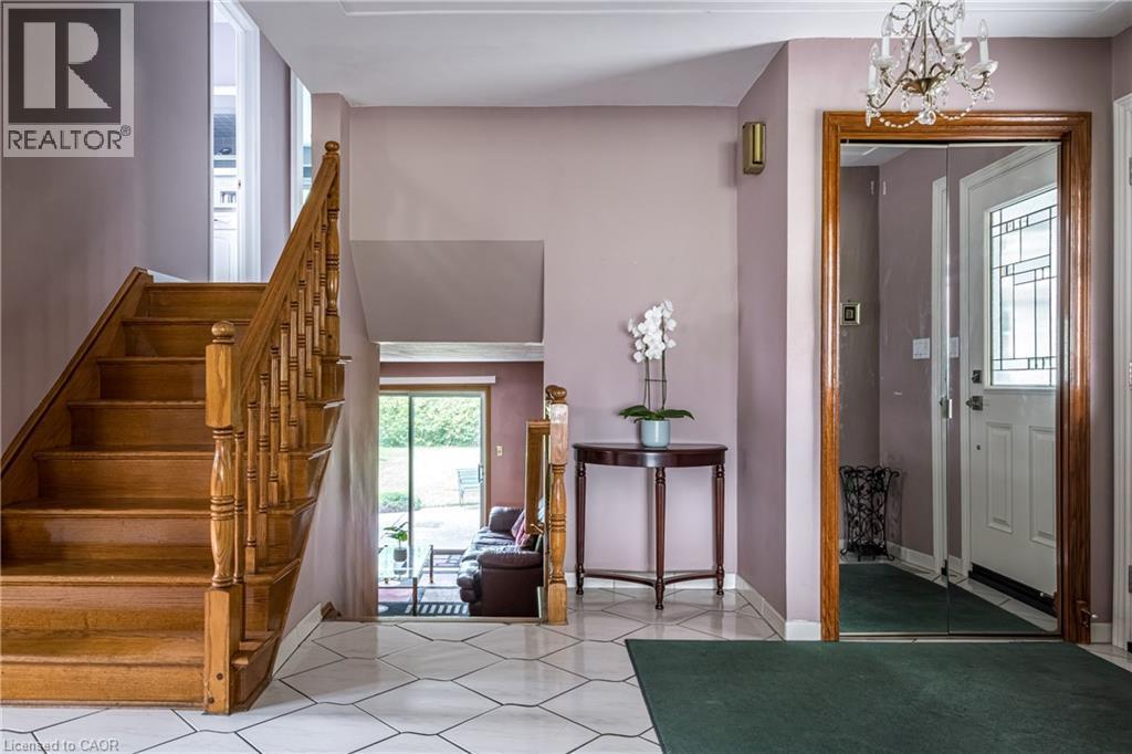 14 Woodside Drive, Hamilton, ON - Indoor Photo Showing Other Room