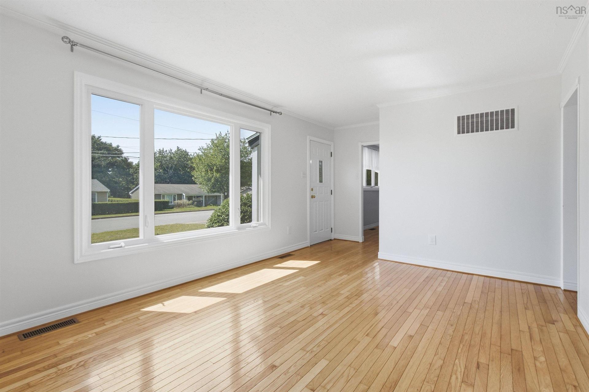 33 Inverary Drive, Dartmouth, NS - Indoor