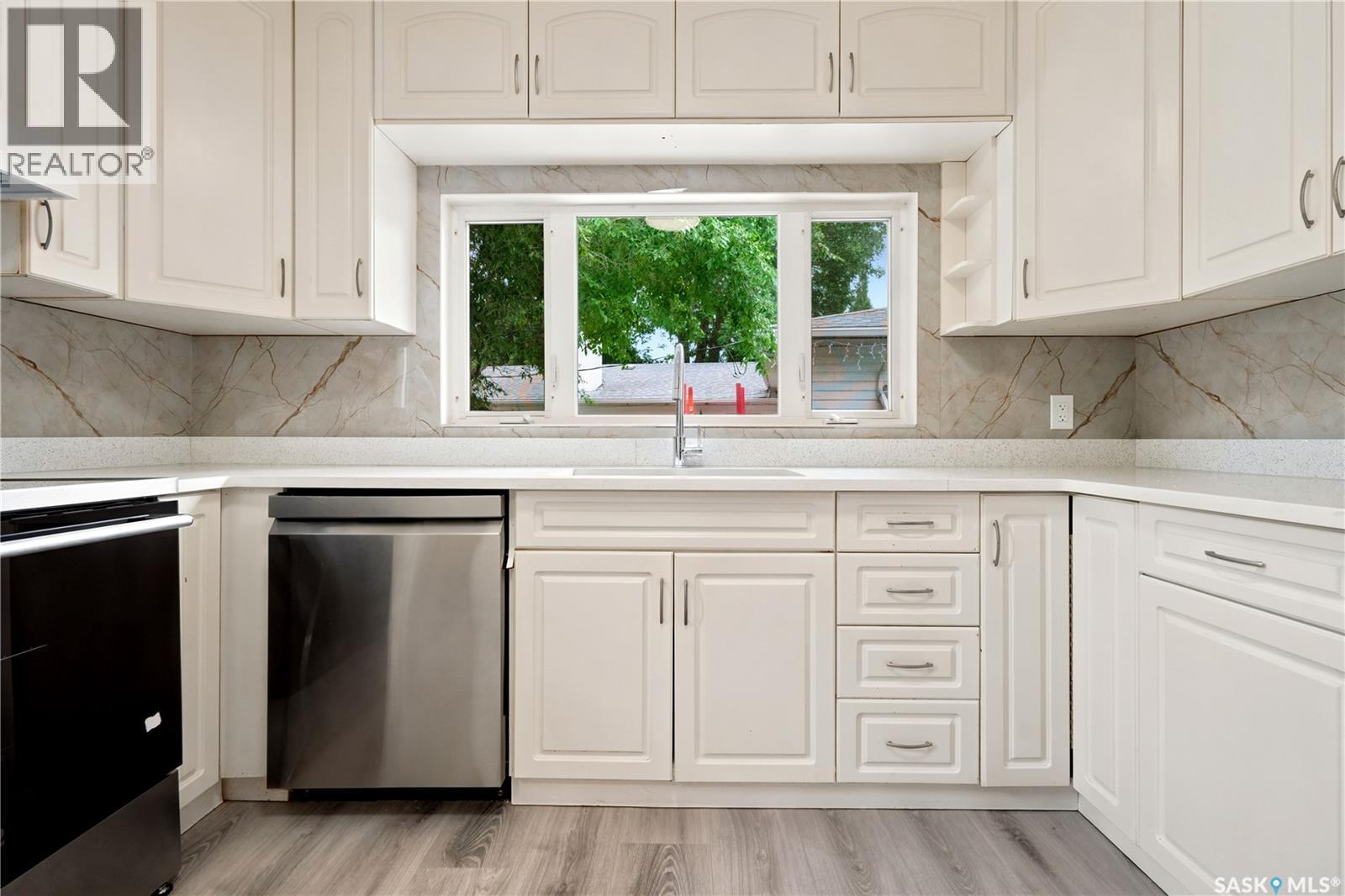 2819 Montreal Crescent, Regina, SK - Indoor Photo Showing Kitchen