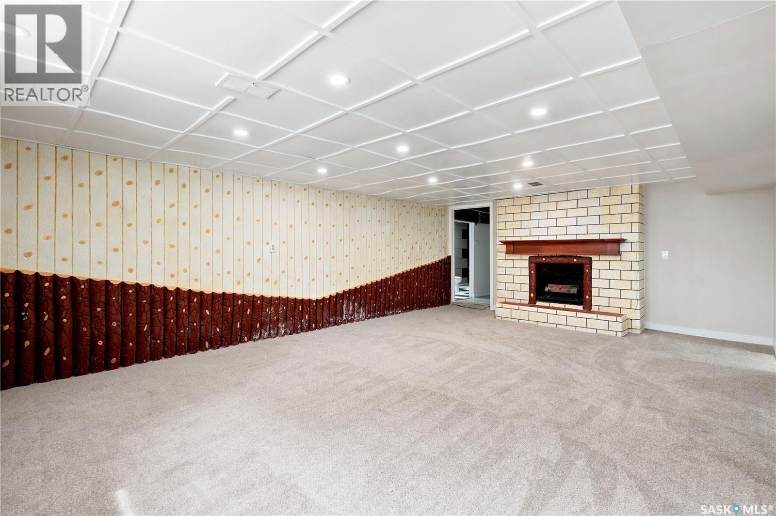 2819 Montreal Crescent, Regina, SK - Indoor With Fireplace