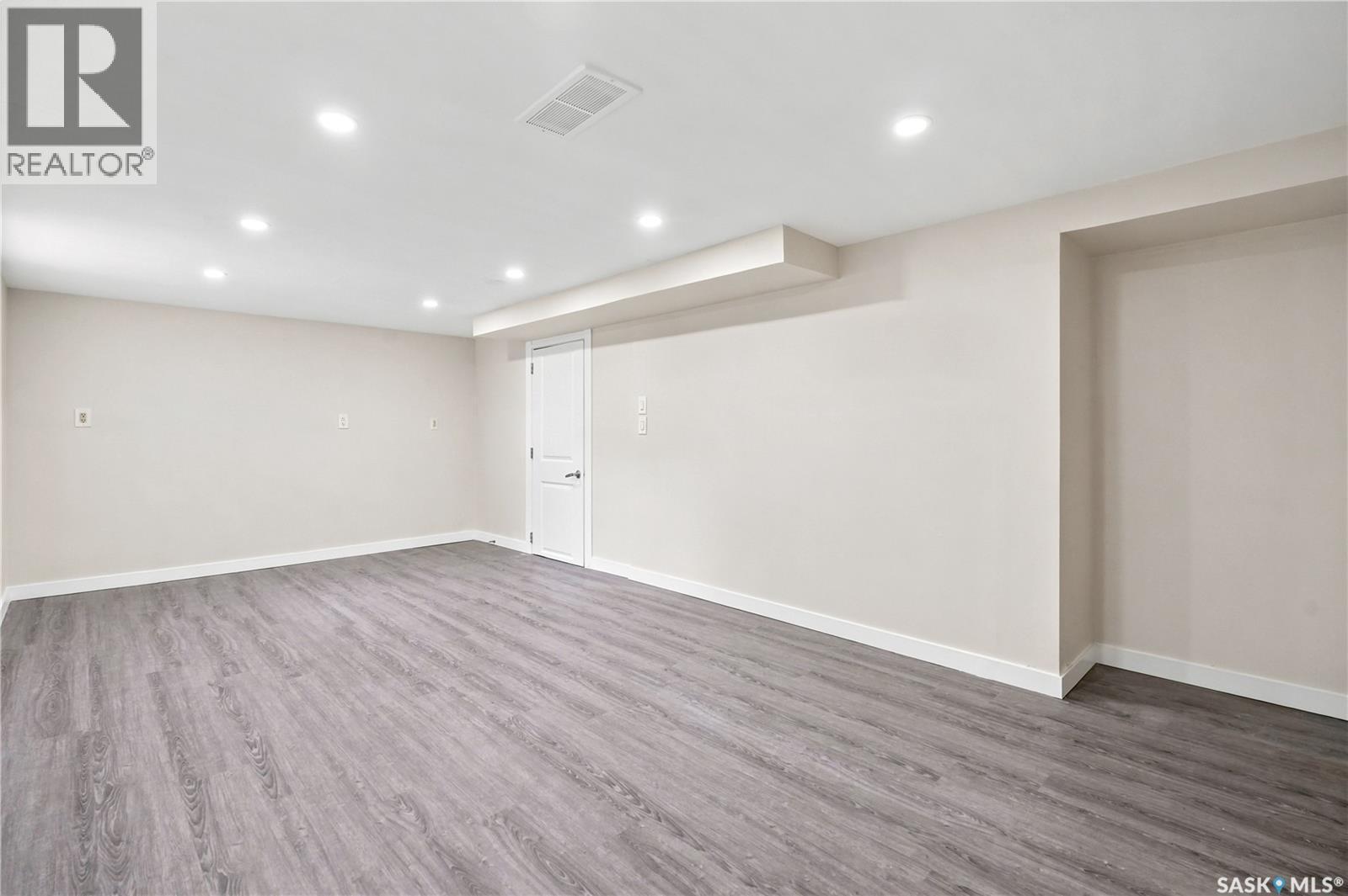 2819 Montreal Crescent, Regina, SK - Indoor