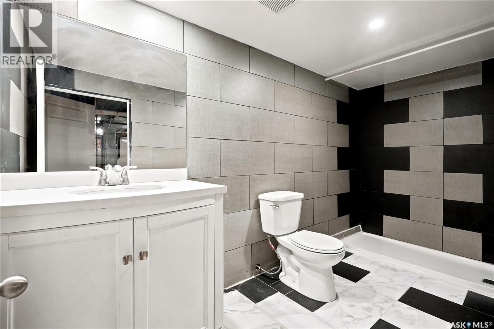 2819 Montreal Crescent, Regina, SK - Indoor Photo Showing Bathroom