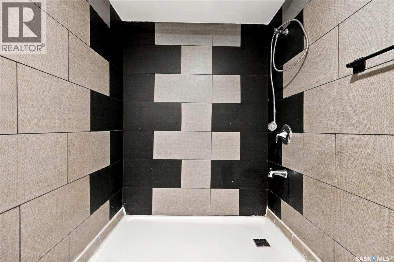 2819 Montreal Crescent, Regina, SK - Indoor Photo Showing Bathroom