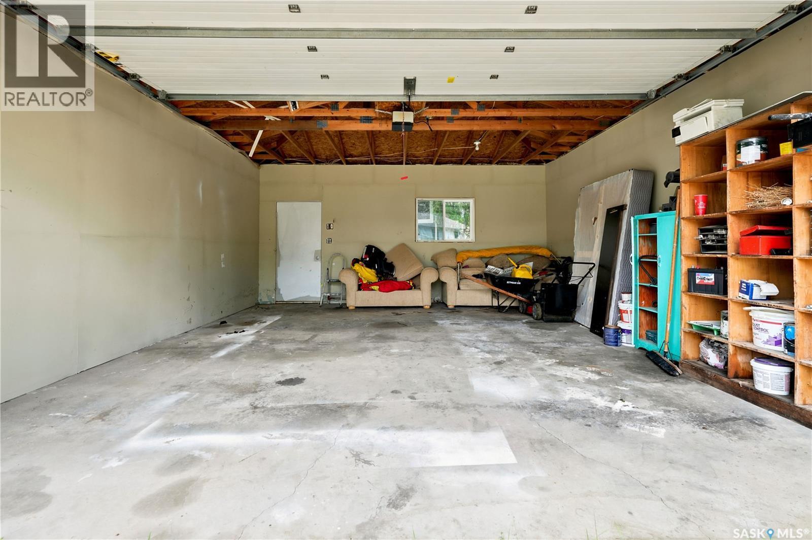 2819 Montreal Crescent, Regina, SK - Indoor Photo Showing Garage