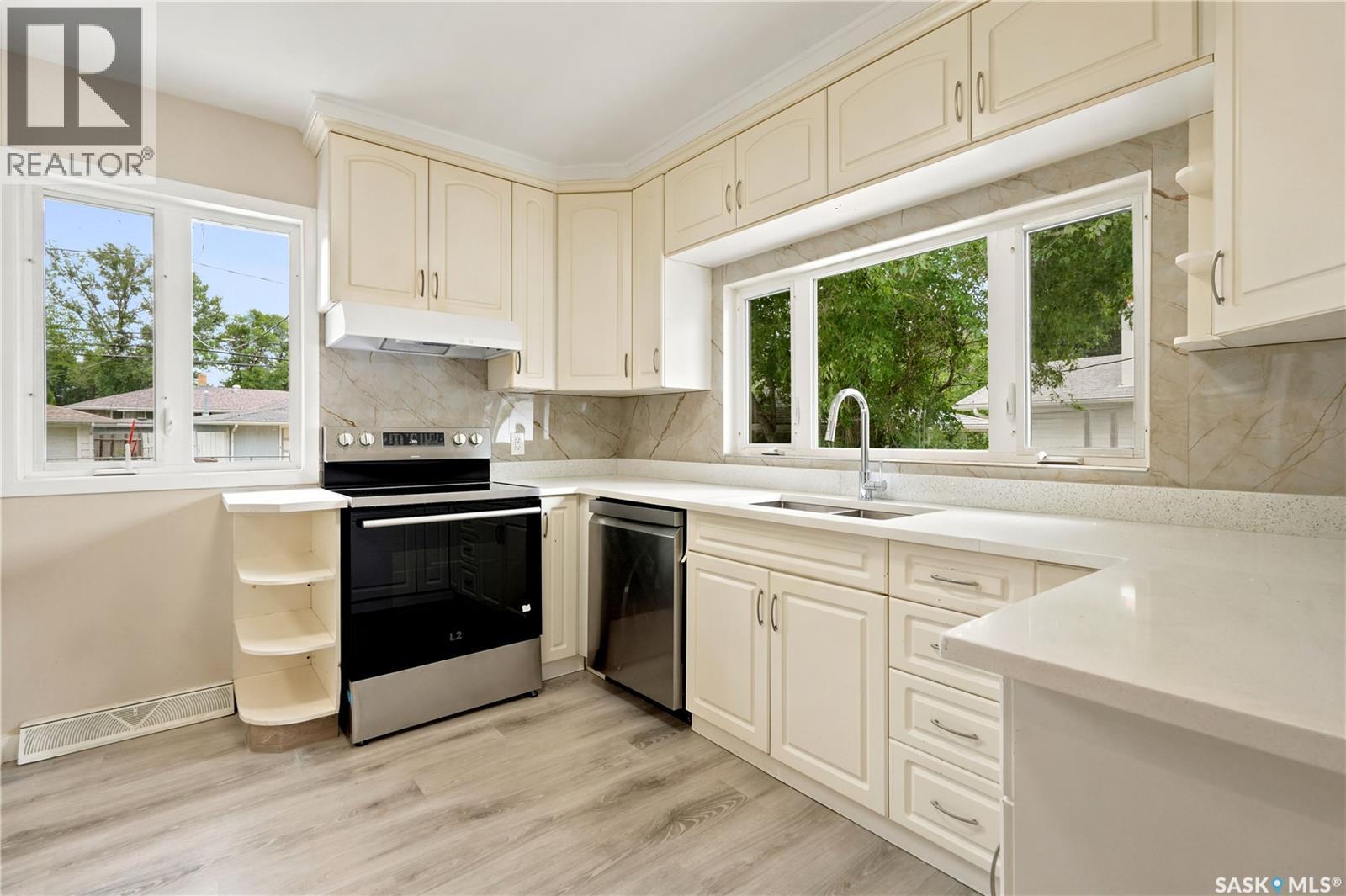 2819 Montreal Crescent, Regina, SK - Indoor Photo Showing Kitchen With Double Sink