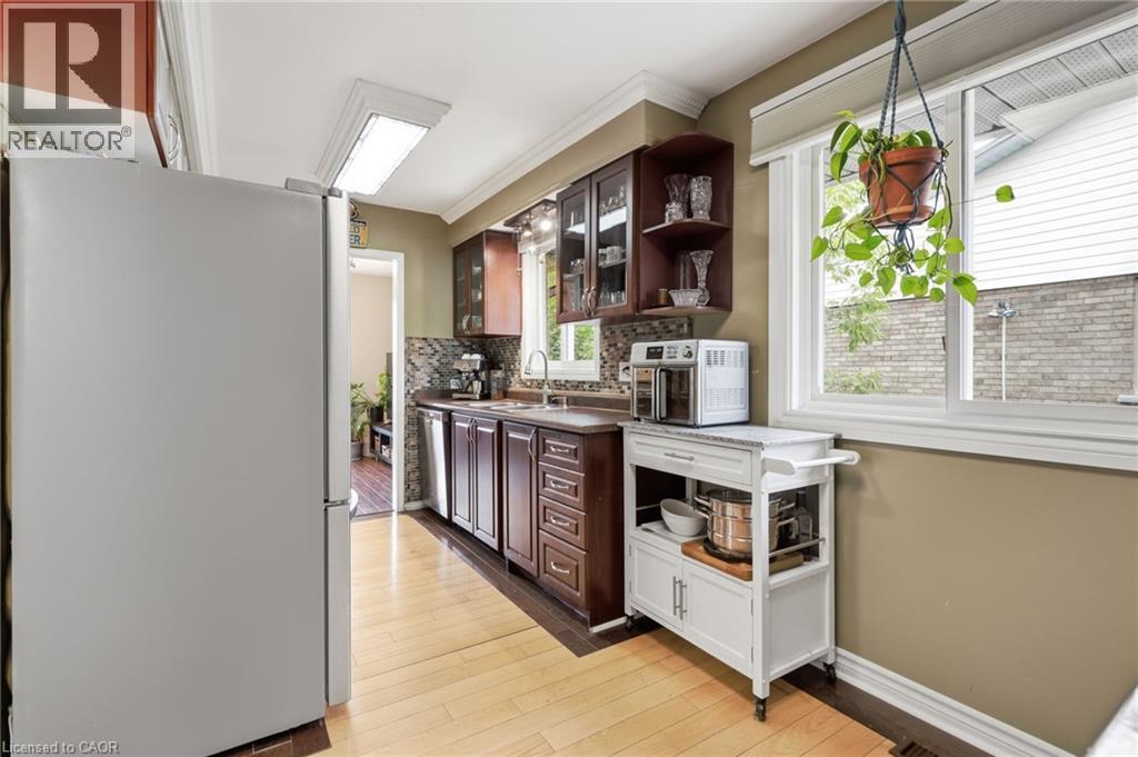 49 Markson Crescent, Hamilton, ON - Indoor Photo Showing Kitchen