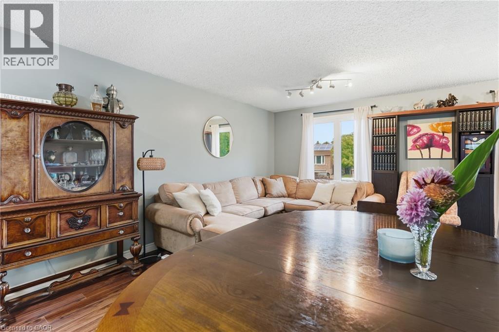 49 Markson Crescent, Hamilton, ON - Indoor Photo Showing Living Room