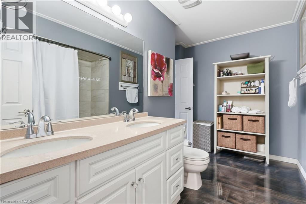 49 Markson Crescent, Hamilton, ON - Indoor Photo Showing Bathroom