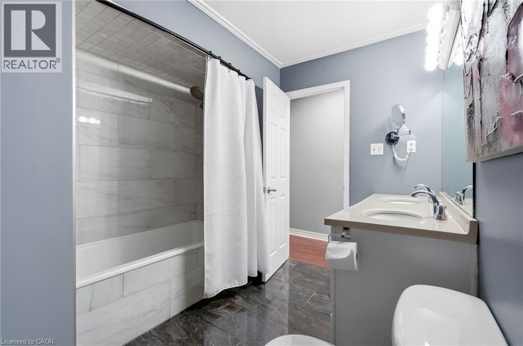 49 Markson Crescent, Hamilton, ON - Indoor Photo Showing Bathroom