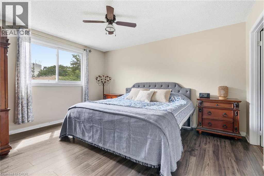 49 Markson Crescent, Hamilton, ON - Indoor Photo Showing Bedroom