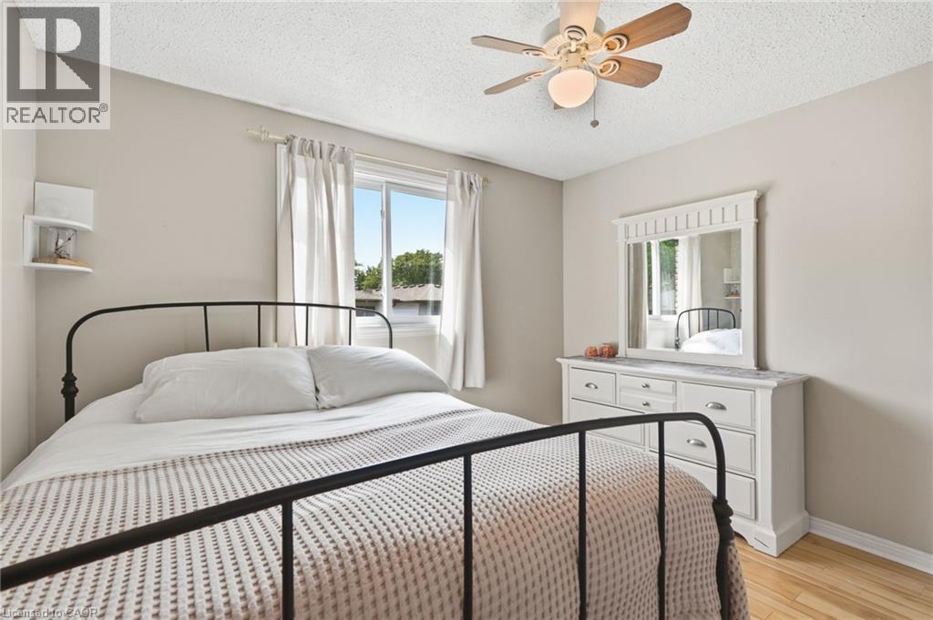 49 Markson Crescent, Hamilton, ON - Indoor Photo Showing Bedroom