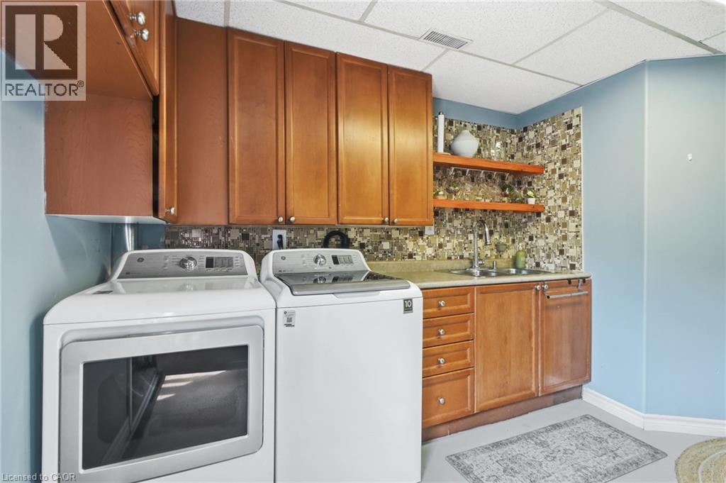 49 Markson Crescent, Hamilton, ON - Indoor Photo Showing Laundry Room