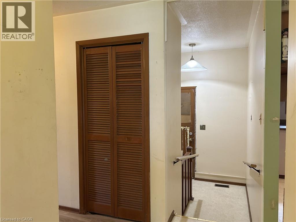 90 Queensway E, Simcoe, ON - Indoor Photo Showing Other Room