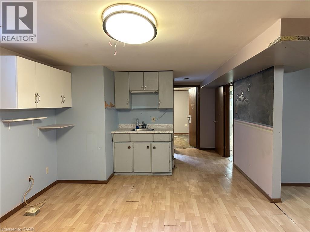 90 Queensway E, Simcoe, ON - Indoor Photo Showing Kitchen With Double Sink
