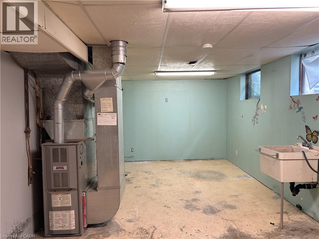 90 Queensway E, Simcoe, ON - Indoor Photo Showing Basement