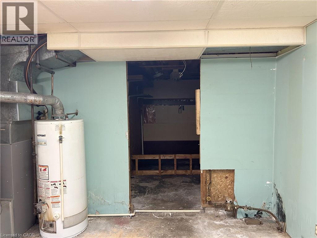 90 Queensway E, Simcoe, ON - Indoor Photo Showing Basement