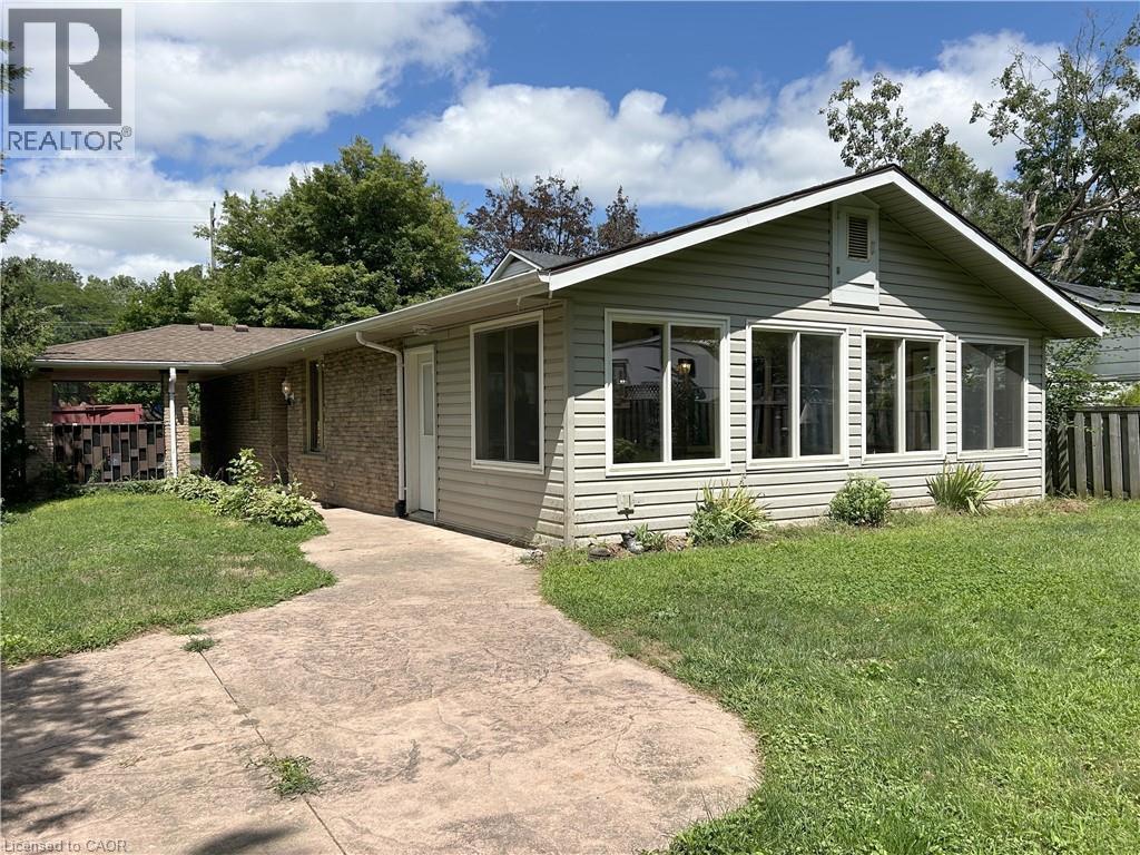 90 Queensway E, Simcoe, ON - Outdoor